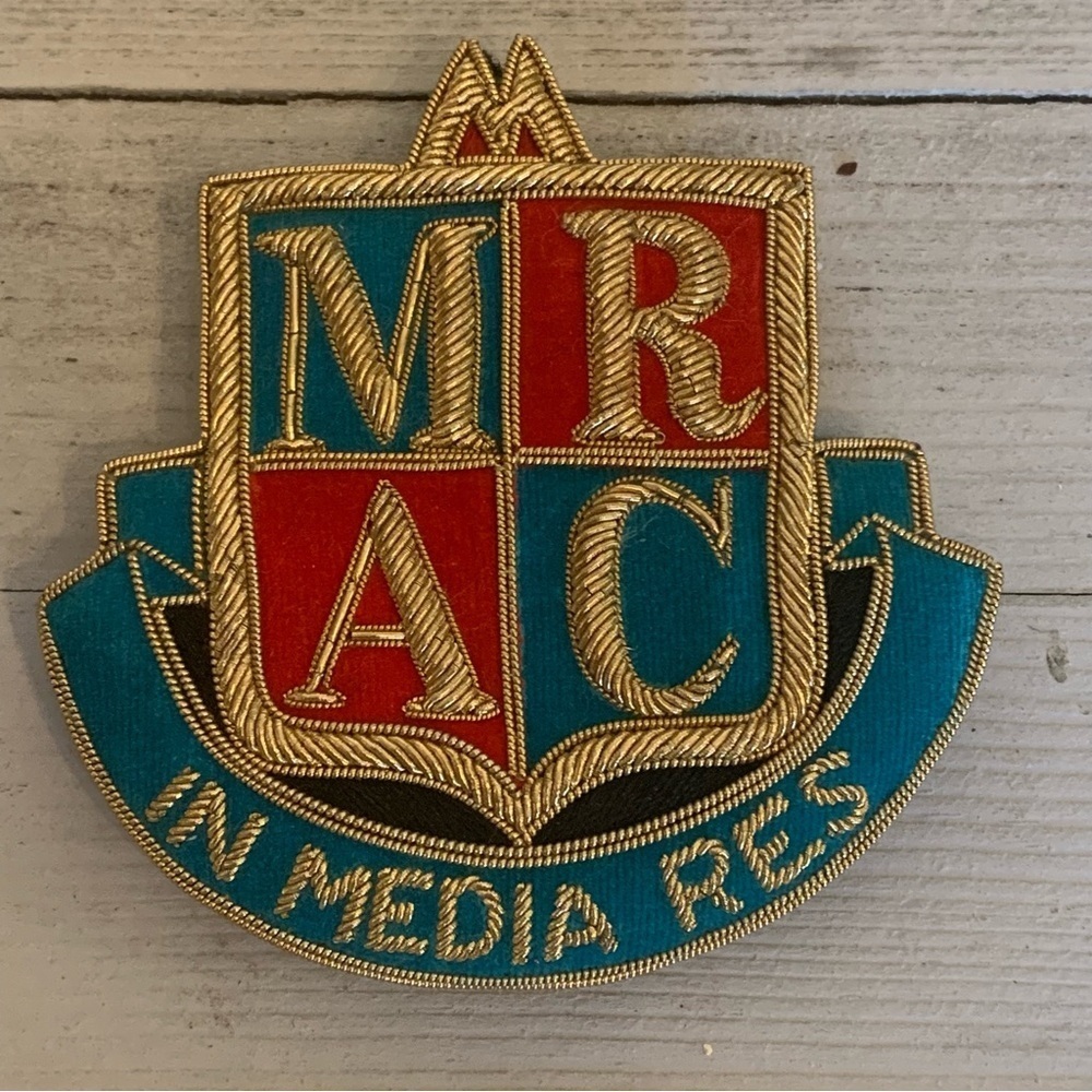 Vintage MRAC IN MEDIA RES Crest Emblem Badge Gold Bullion Embroidery With Case - Picture 4 of 9